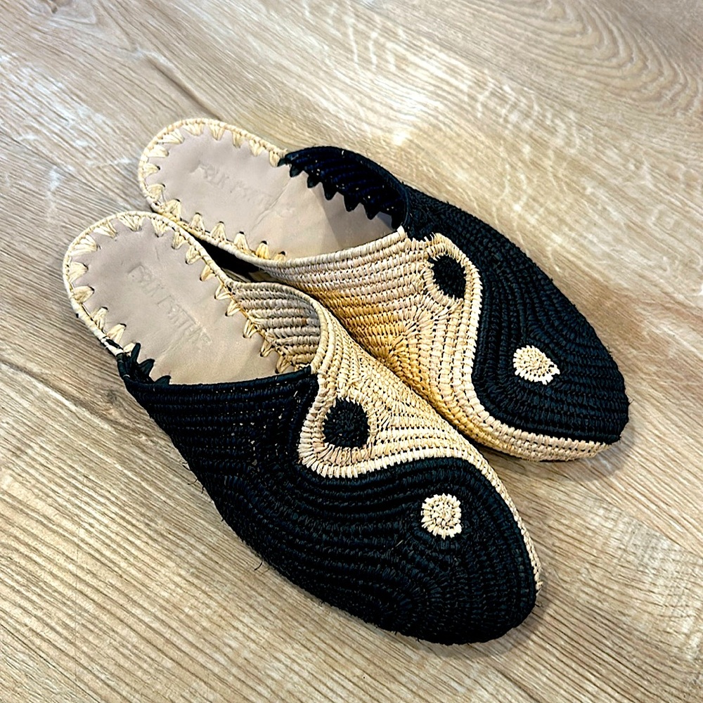 FOLK FORTUNE YIN YANG RAFFIA SHOES - BLACK/NATURAL sz 6-6.5